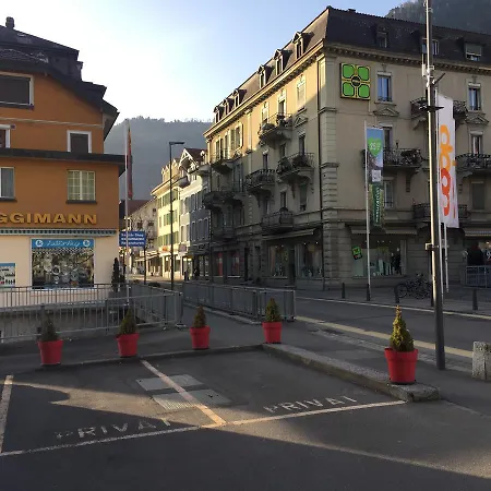 Bahnhofstrasse 2
